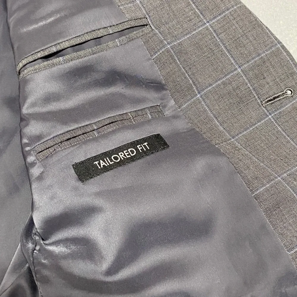 Jos A Bank Traveler's Collection Gray Windowpane Plaid 100% Wool Blazer 40R